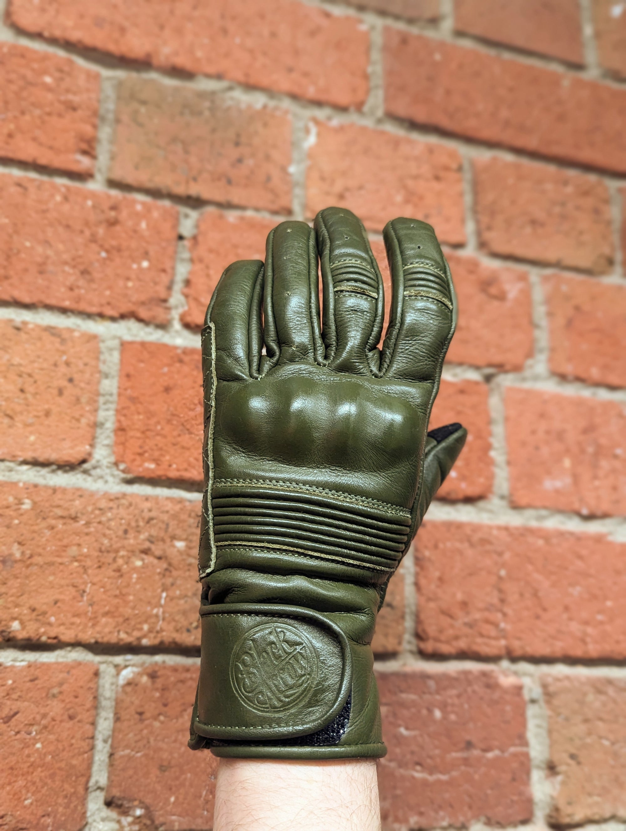 Moto Flecha Negra | Guantes de abeja reina