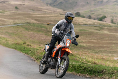 How to Stop Your Motorcycle Helmet Visor Fogging in Winter