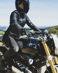 Schwarzer Pfeil Moto | Wild &amp; Free perforierte Lederjacke